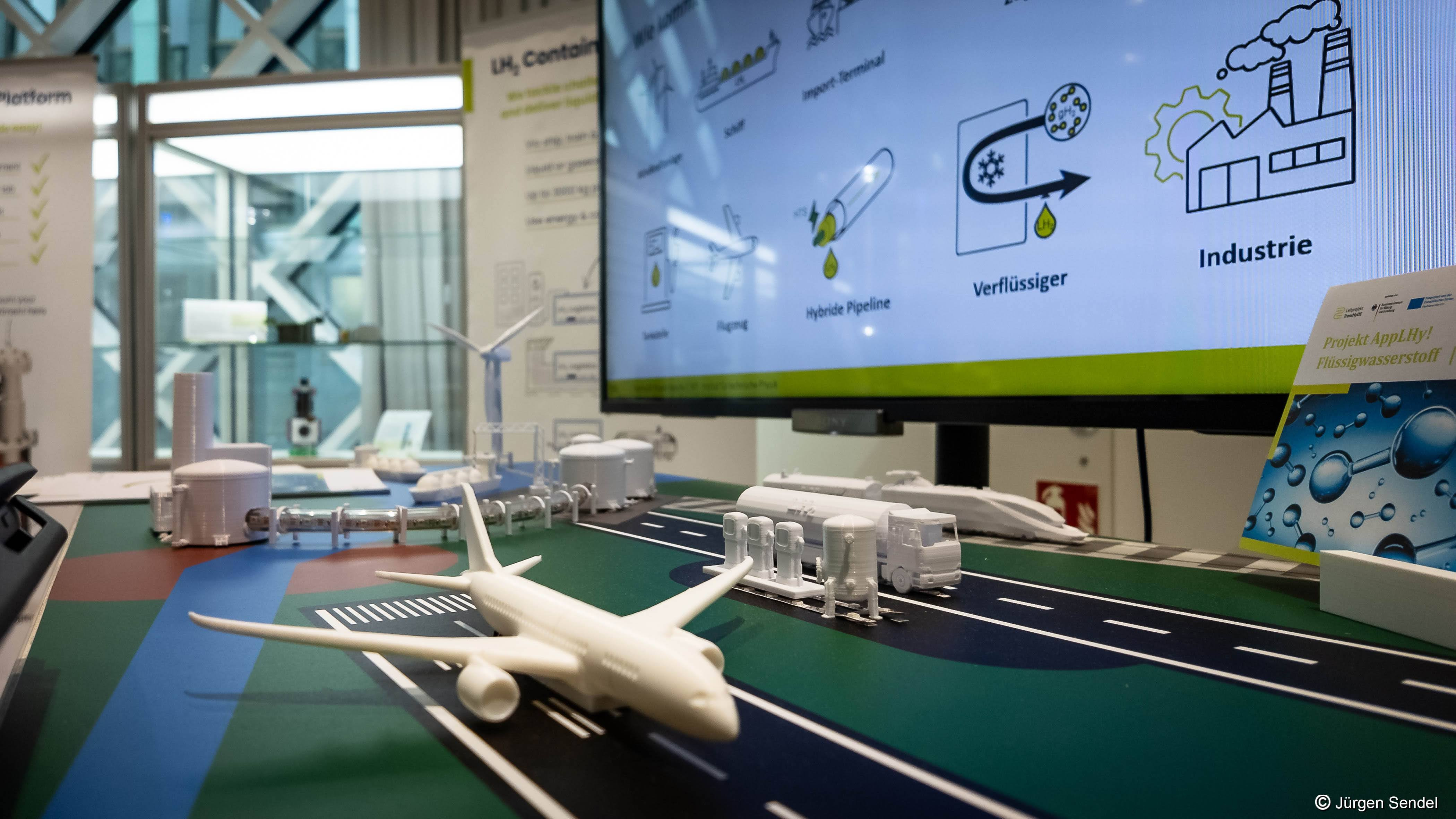 AppLHy! Stand mit interaktiver Karte zur Distribution von flüssigem Wasserstoff in Deutschland