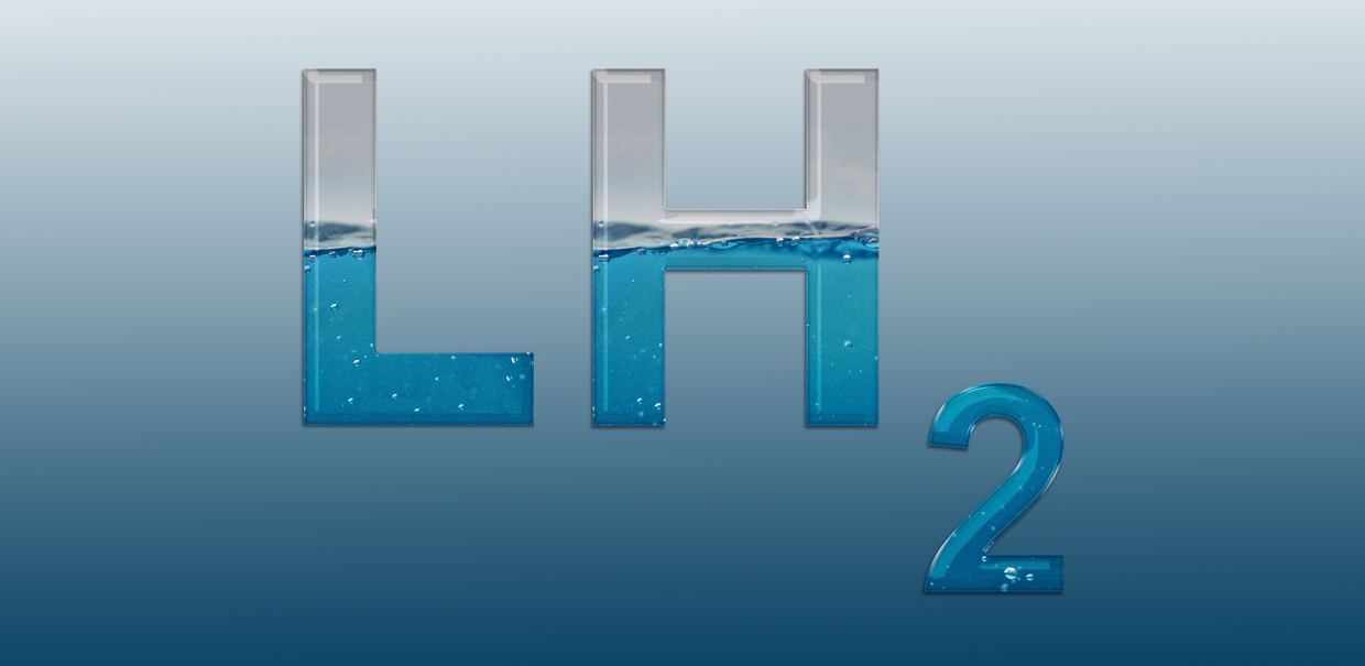 Symbolbild Flüssigwasserstoff: Der Schriftzug LH2  als Schrifteffekt zur Hälfte mit Wasser gefüllt